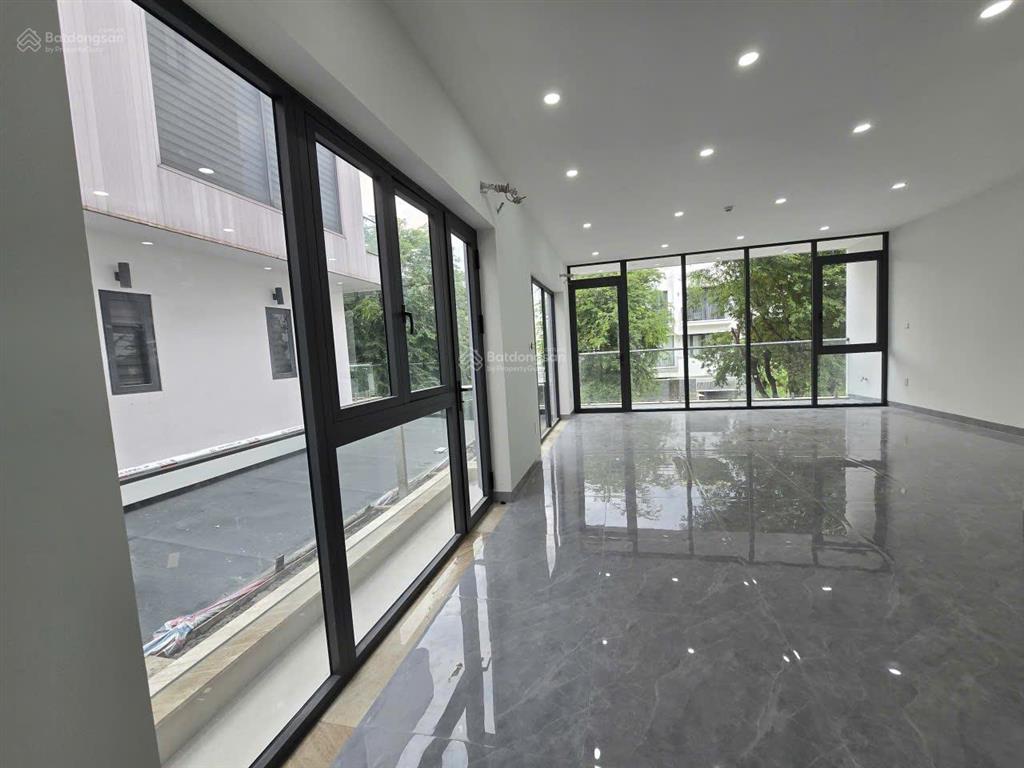 Tòa nhà sàn trống suốt hiếm có, kdc đông thủ thiêm  8x20m  1 hầm 4 lầu  phù hợp đa ngành nghề