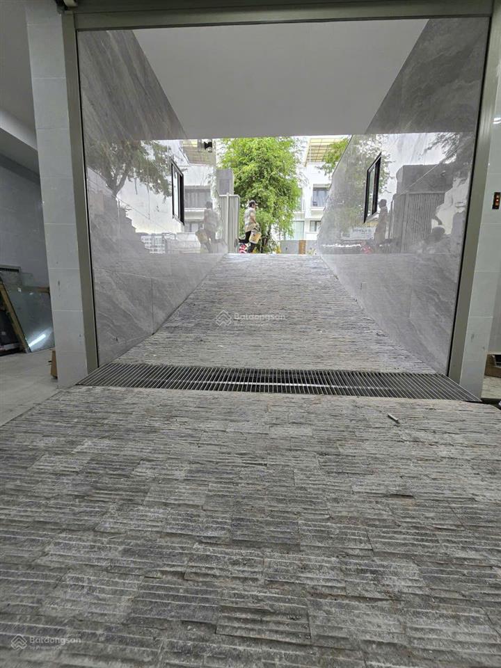 Tòa nhà sàn trống suốt hiếm có, kdc đông thủ thiêm  8x20m  1 hầm 4 lầu  phù hợp đa ngành nghề