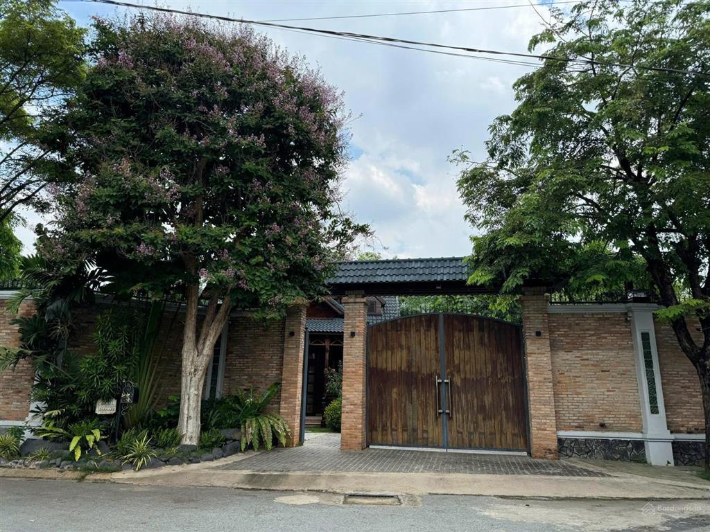 Cho thuê villa sân vườn view sông, võ văn hát, diện tích ~2000m2, 6pn 6wc, đủ tiện ích, chỉ 120tr