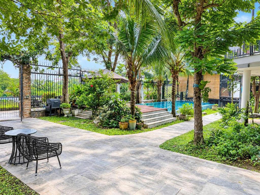 Cho thuê villa sân vườn view sông, võ văn hát, diện tích ~2000m2, 6pn 6wc, đủ tiện ích, chỉ 120tr