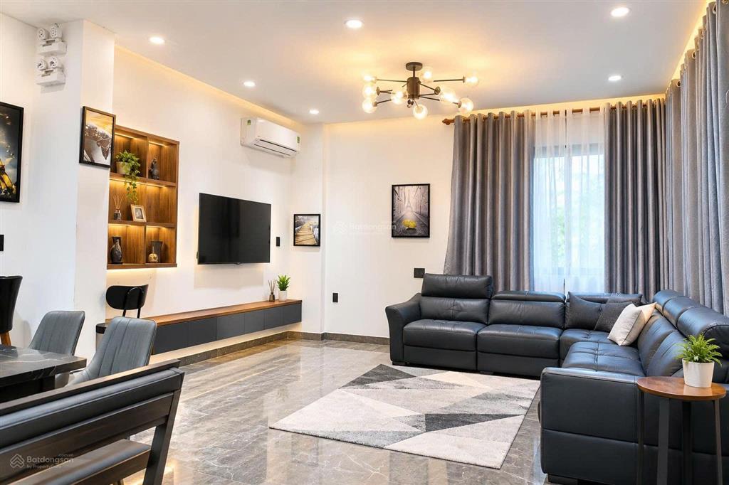 Cho thuê villa sân vườn view sông, võ văn hát, diện tích ~2000m2, 6pn 6wc, đủ tiện ích, chỉ 120tr