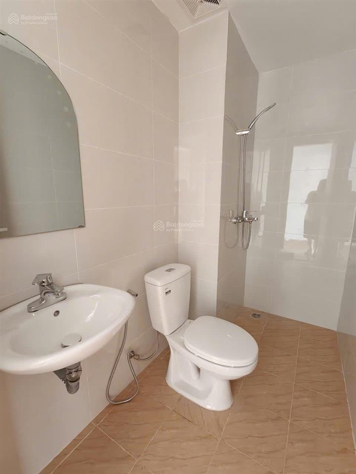 Nhà mới hoàn thiện xong, mới tinh chưa ai ở cả, do không dùng đến em cho thuê căn 2 tầng ht