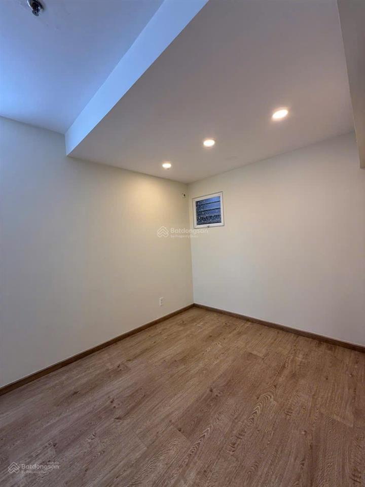 Bán gấp ehom3 có sổ hồng riêng nhà đẹp