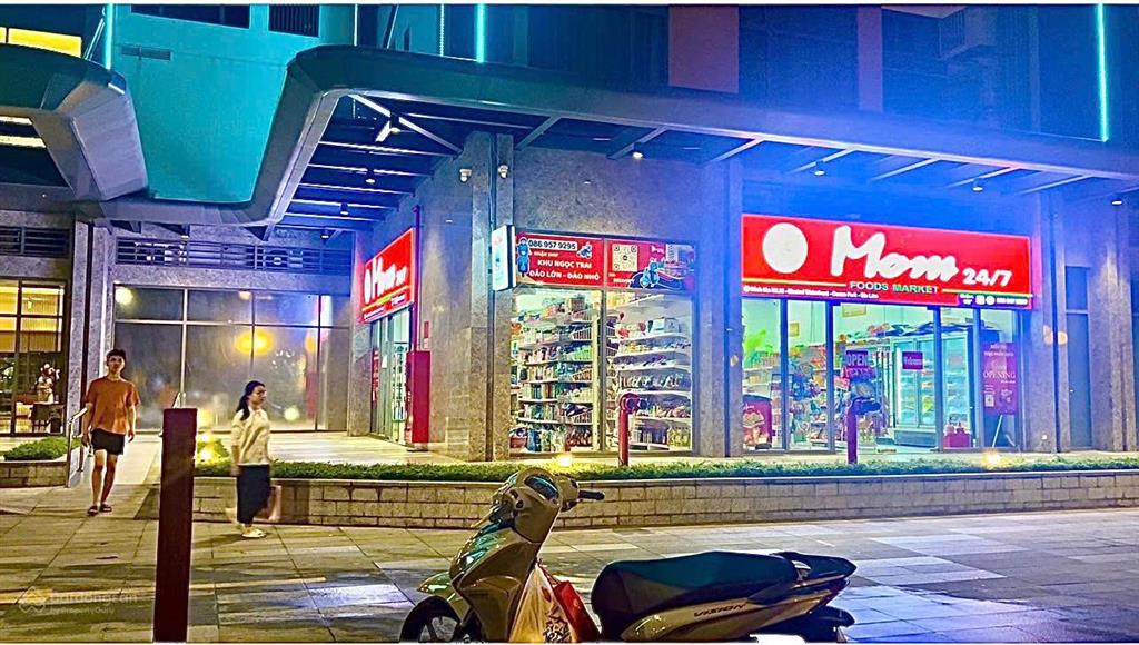 Hàng hiếm  shop chân đế góc mặt sảnh ngã ba dòng tiền 60 triệu /tháng