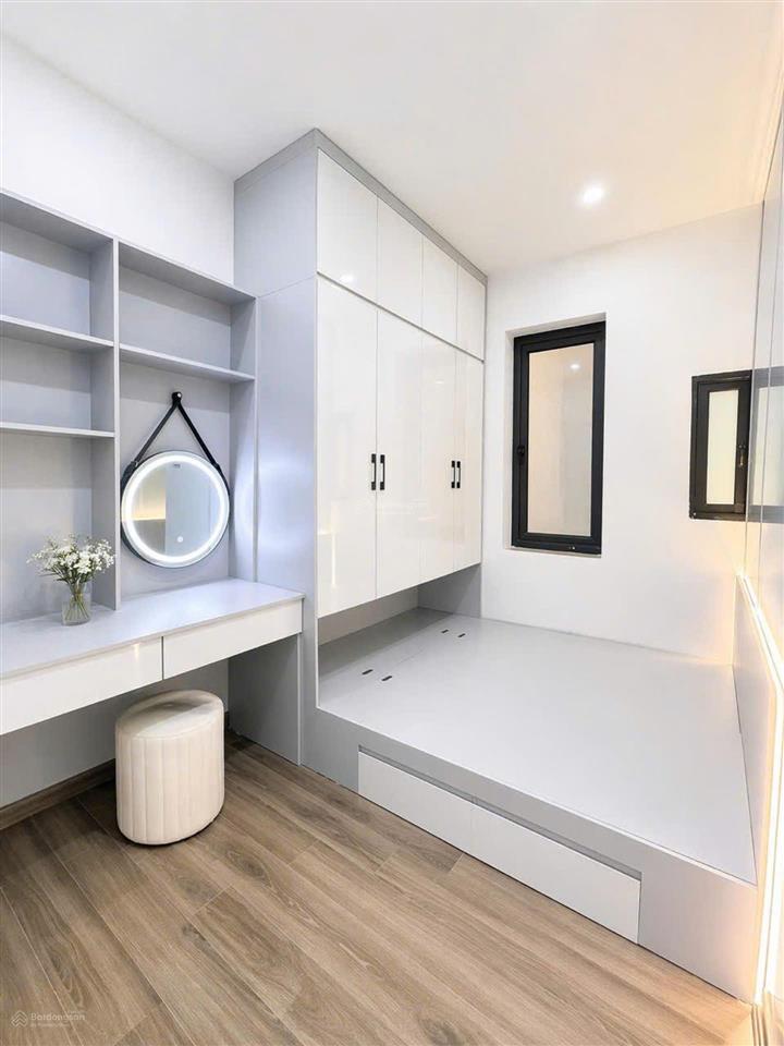 Bán căn hộ mai dịch 2 ngủ  diện tích 45m2 giá 3.9 tỷ