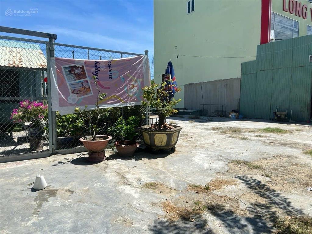 Chính chủ bán mặt tiền khúc thừa dụ , phường sơn trà, đường 10,5m lề 7,5m với diện tích 150m2