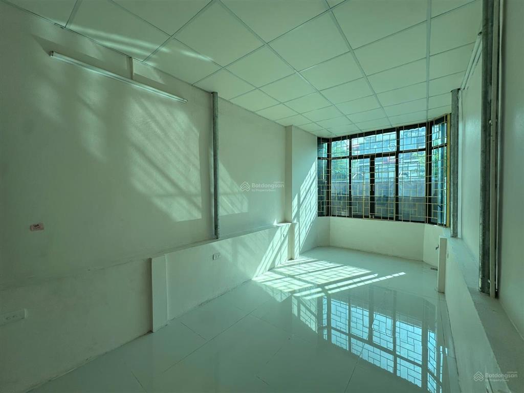 Cho thuê gấp nhà mặt phố 138, phố thái hà, 30m2, 22 triệu vnd