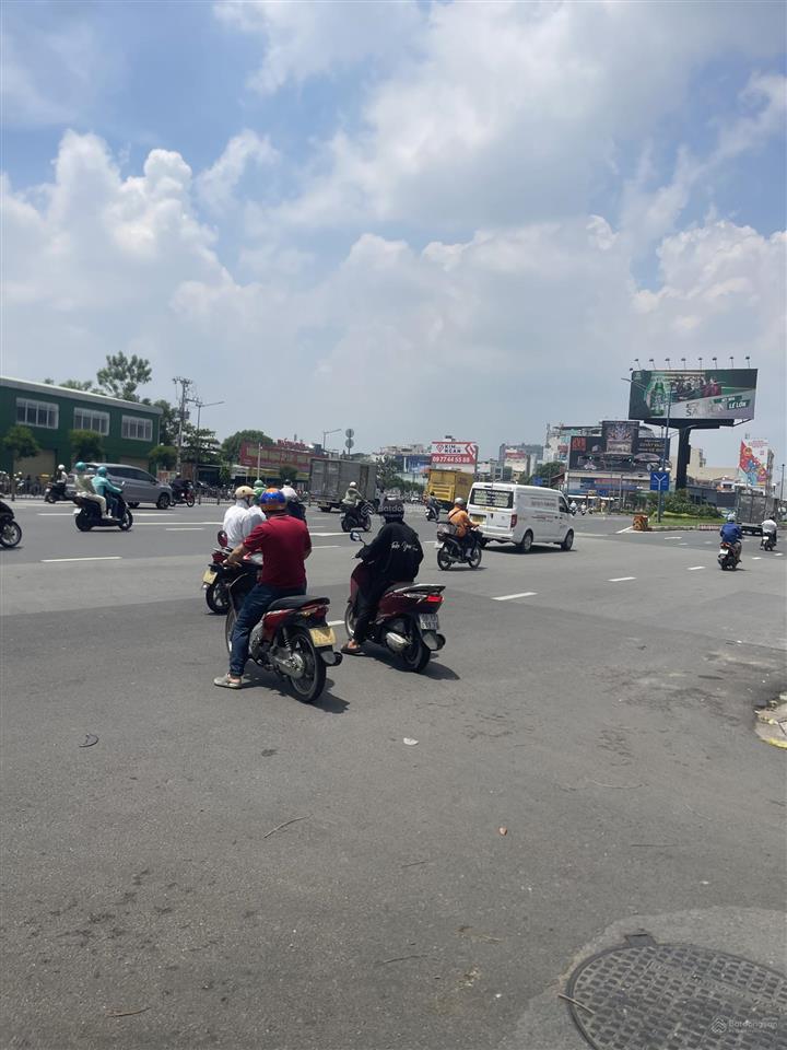 Mũi tàu trường chinh cộng hòa bán đất tặng nhà hẻm ô tô dt 4,5x18 giá 6,5 tỷ