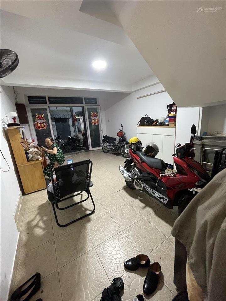Nhà 5 tấm hẻm 8m sát vách eon mail giá chỉ 7,x