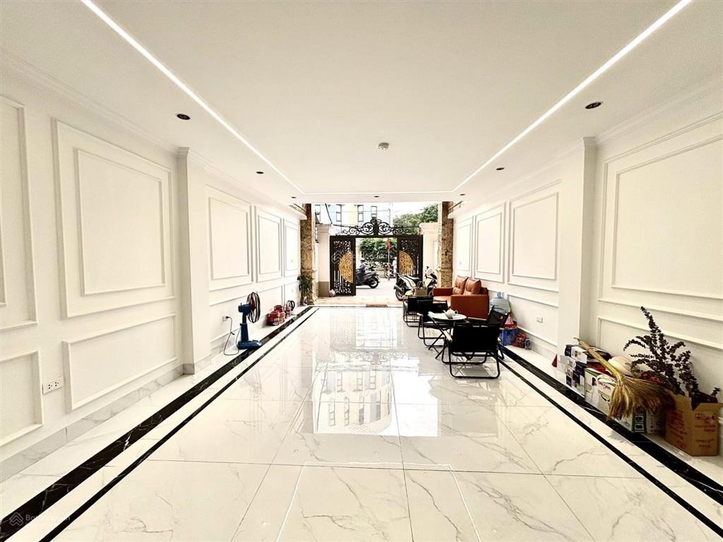 Bán gấp tòa nhà văn phòng 8 tầng mặt phố vũ tông phan, dt 70m2, mt 5m, thang máy xịn giá chỉ 25 tỷ.