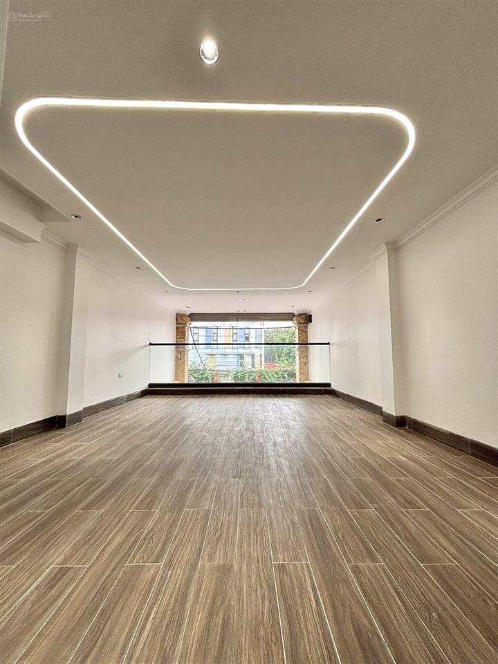 Bán gấp tòa nhà văn phòng 8 tầng mặt phố vũ tông phan, dt 70m2, mt 5m, thang máy xịn giá chỉ 25 tỷ.