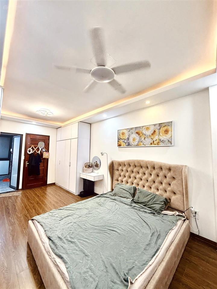 Bán nhà ngõ 460 khương đình, cách phố 20m, full nội thất, 6 tầng, diện tích 45m2, giá 11,5 tỷ.