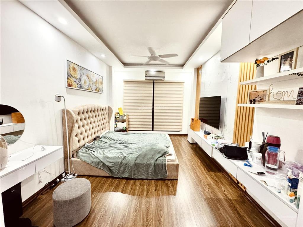 Bán nhà ngõ 460 khương đình, cách phố 20m, full nội thất, 6 tầng, diện tích 45m2, giá 11,5 tỷ.