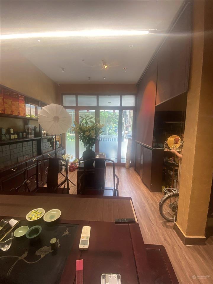 Bán nhà riêng tại phố chùa bộc, ô tô đỗ , kinh doanh, 12,2 tỷ, 50m2, 4pn, 4wc, chính chủ, hot!