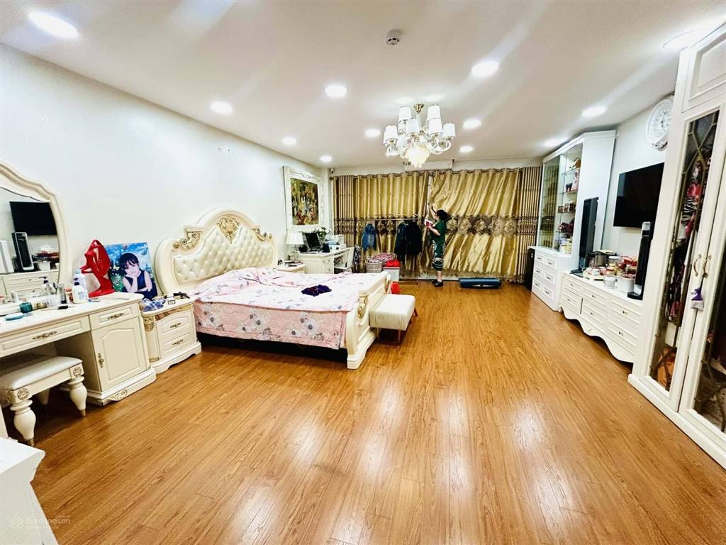 Bán nhà mặt phố xã đàn  đê la thành, vị trí đỉnh, kinh doanh đẳng cấp, 90m2 giá 90 tỷ.