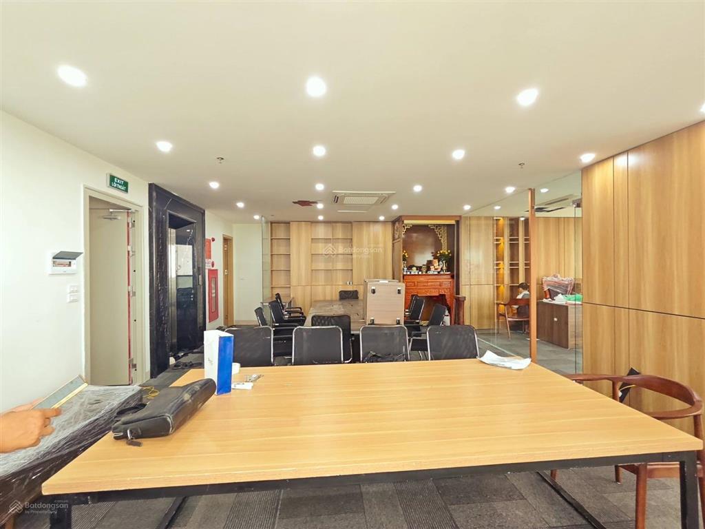 Bán tòa nhà văn phòng lô góc lê văn lương  120m2 x 9 tầng hầm  đủ pccc, dòng tiền 140tr/tháng.