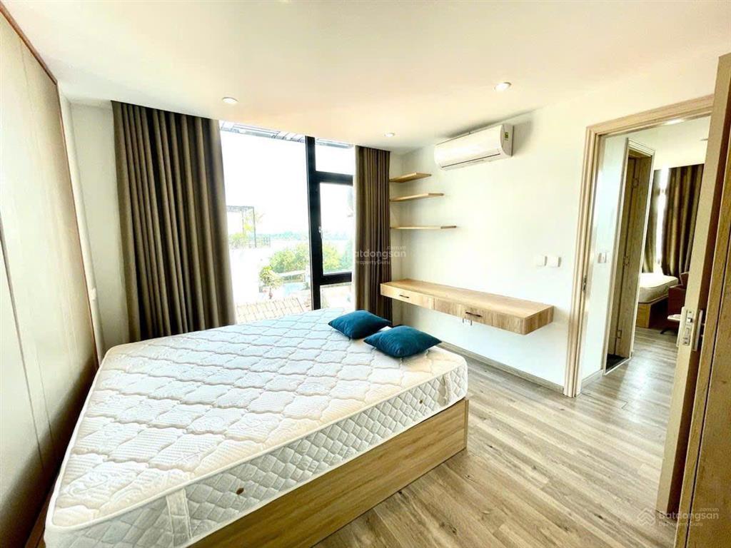Cực kỳ hiếm, apartment 300m2, view hồ tây, 3 thoáng, ô tô, doanh thu 5 tỷ / năm. giá chỉ 93 tỷ