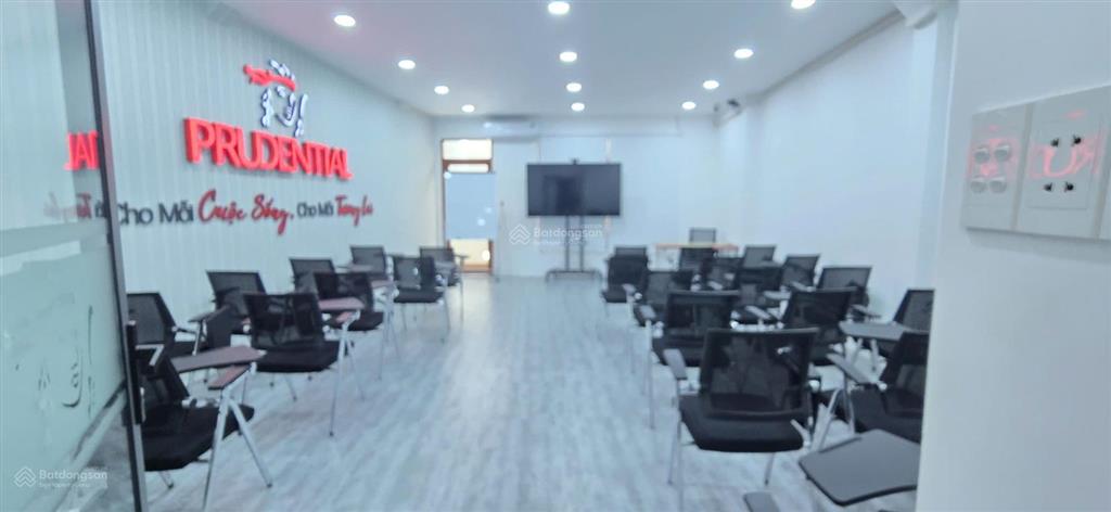 Cho thuê 71 vĩnh viễn 121 m², mt 6,2 m, lề đường rộng, văn phòng mới cải tạo 67 tr