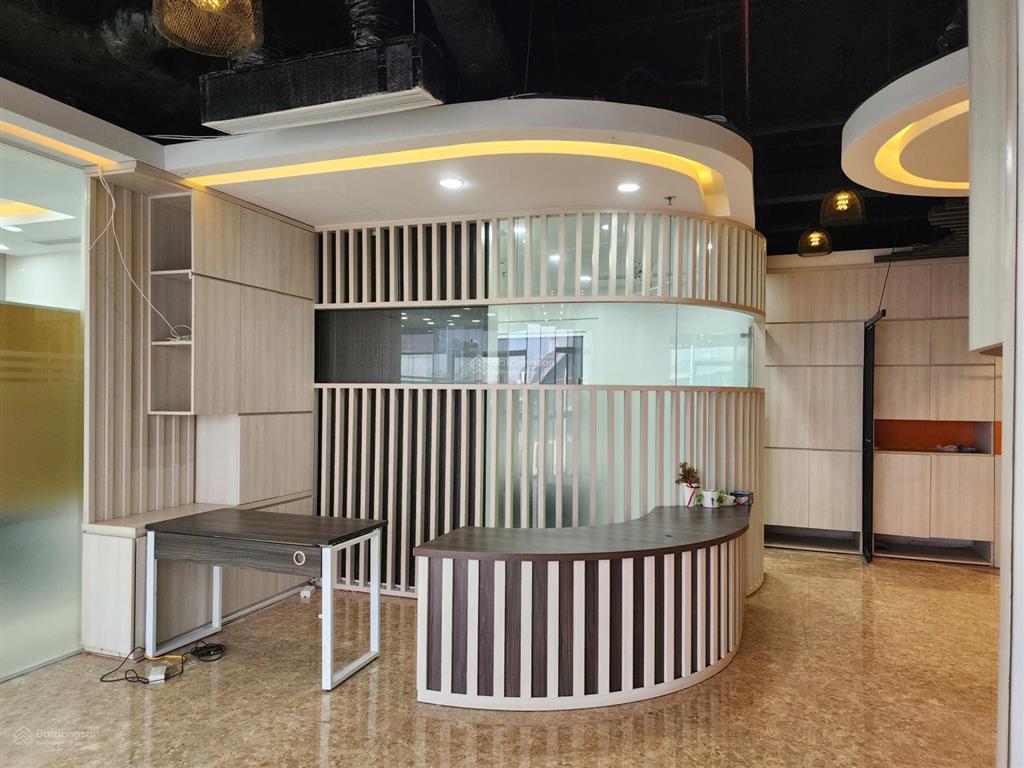 Chính chủ cho thuê văn phòng 100m2 sẵn nội thất giá rẻ tại n01t8 ngoại giao đoàn chỉ 25 triệu/tháng