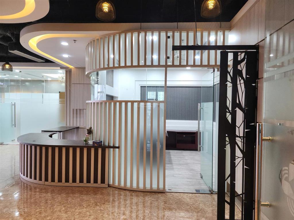 Chính chủ cho thuê văn phòng 100m2 sẵn nội thất giá rẻ tại n01t8 ngoại giao đoàn chỉ 25 triệu/tháng