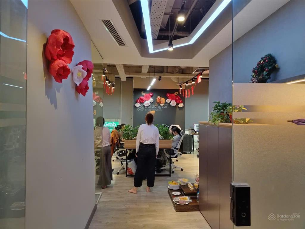 Văn phòng hạng b+ siêu đẹp tại cmc tower phố duy tân  cầu giấy diện tích 120m2 giá thuê 285k/m2/th