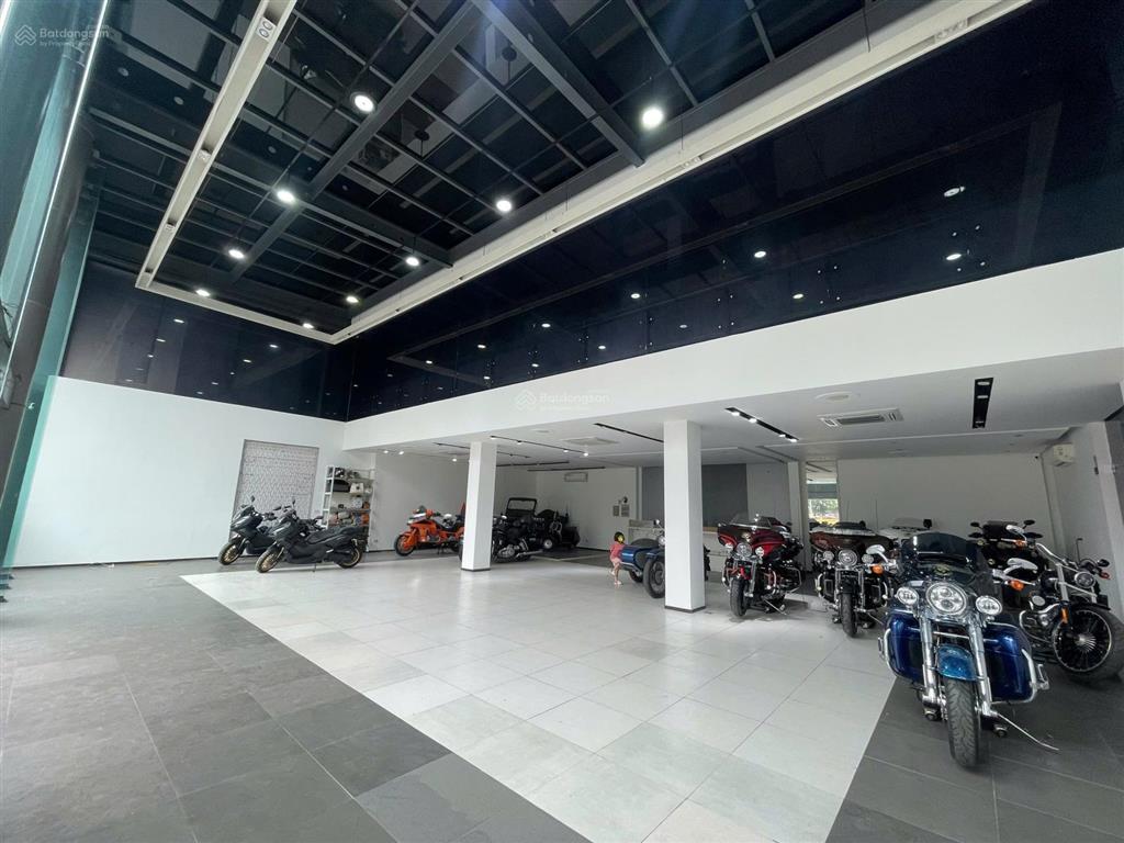 Cho thuê mbkd phù hợp lại showroom ô tô, xe điện 15m mặt tiền đường lê văn lương, thanh xuân