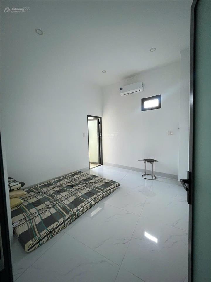 Cho thuê biệt thự 1 trệt 2 lầu sạch sẽ và mát mẻ phường phú cường