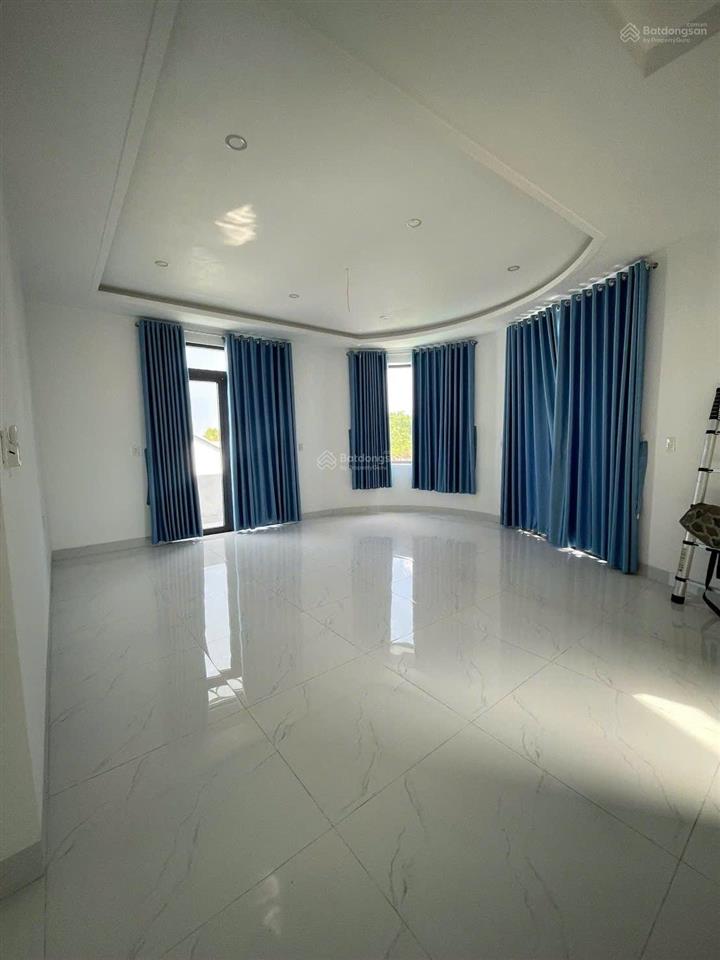 Cho thuê biệt thự 1 trệt 2 lầu sạch sẽ và mát mẻ phường phú cường