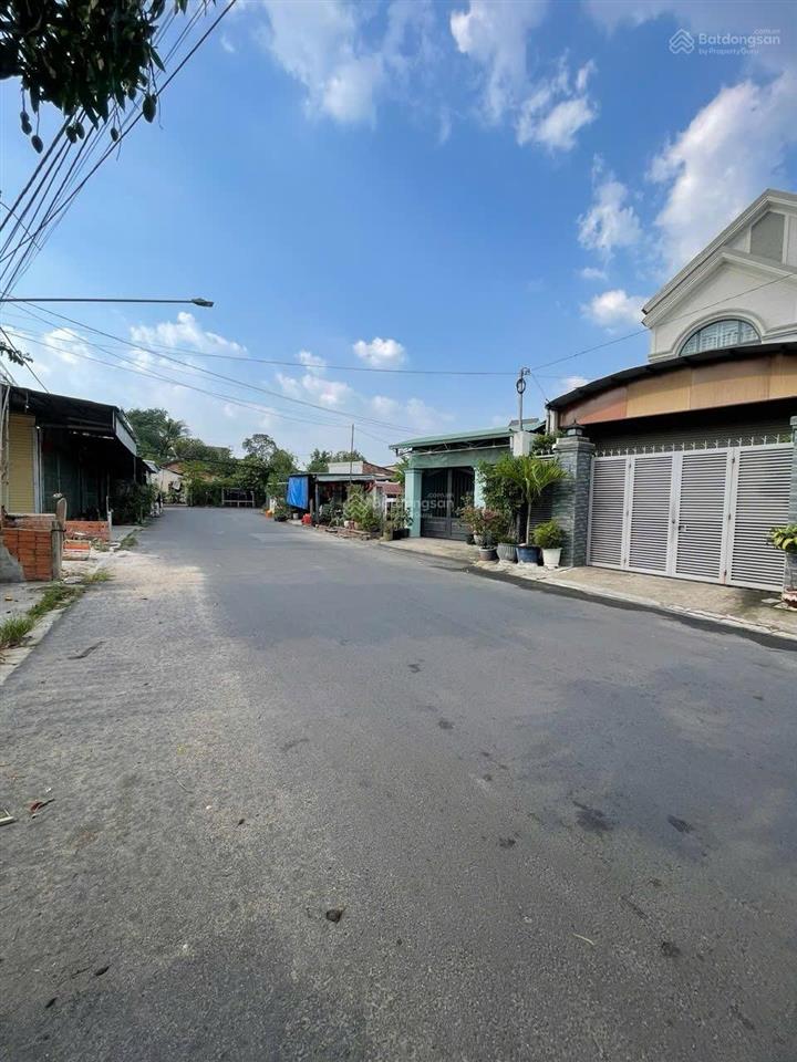 Cho thuê nhà mặt tiền huỳnh thị chấu sân rộng sạch sẽ thoáng mát bình dương