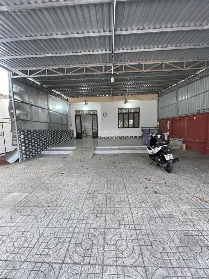 Cho thuê nhà mặt tiền huỳnh thị chấu sân rộng sạch sẽ thoáng mát bình dương
