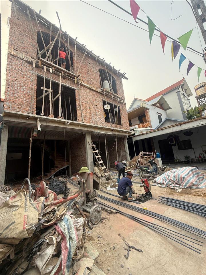 Hàng hiếm tại thị trấn chúc sơn, 4,6 tỷ, 52,8m2, 4pn, 3wc, 3 tầng đang thi công