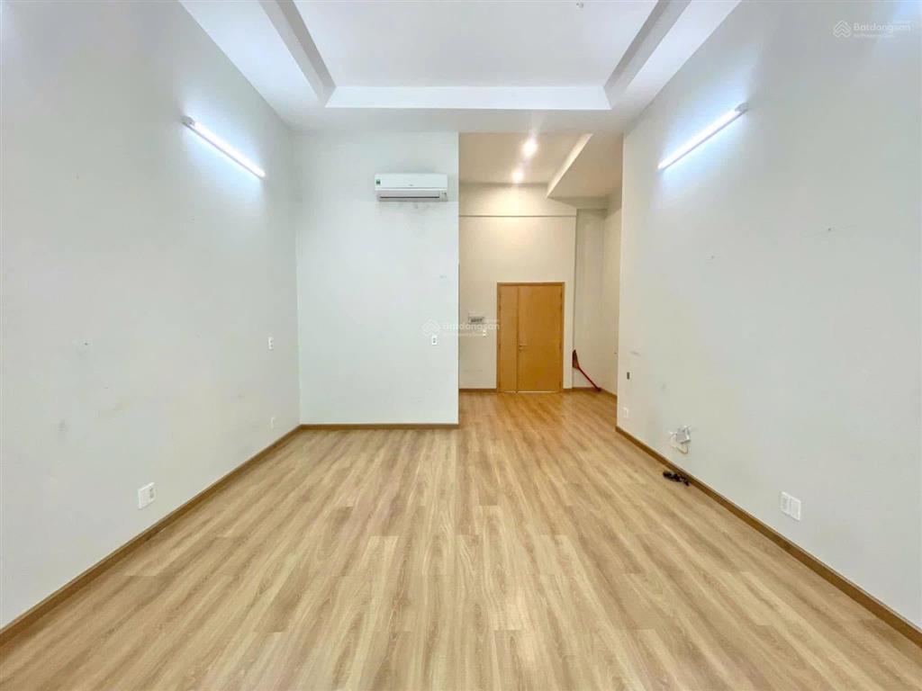 Văn phòng ở cao thắng q10, đăng ký kinh doanh, ở lại được 11tr/tháng 40m2