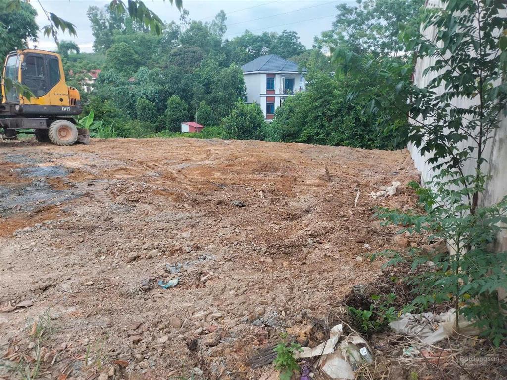 Chính chủ cần bán gấp lô đất mặt đường kinh doanh siêu đỉnh lô đất đẹp tại khu 3 thạch đồng.