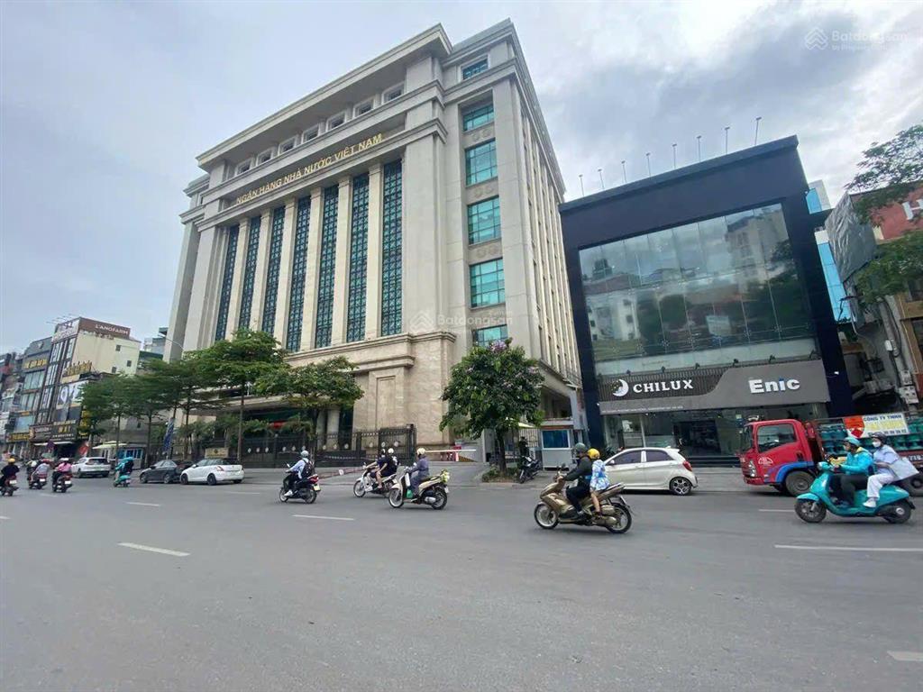 Siêu siêu siêu rẻ  mặt tiền 12m. mặt phố víp nhất trung tâm hà nội. chủ siêu mót. vỉa hè rộng 10m
