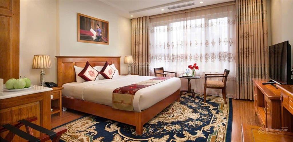 Siêu víp rẻ  khách sạn sát hồ hoàn kiếm. 15 tầng. víp nhất hoàn kiếm. chủ thiện trí bán.