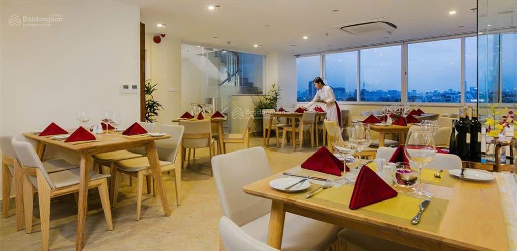 Siêu víp rẻ  khách sạn sát hồ hoàn kiếm. 15 tầng. víp nhất hoàn kiếm. chủ thiện trí bán.