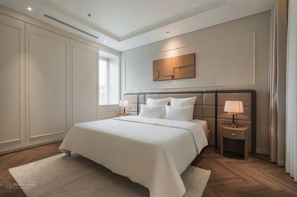 Tòa nhà khách sạn 10 tầng. 40 căn hộ. mặt phố víp view 2 hồ. chủ cần bán gấp