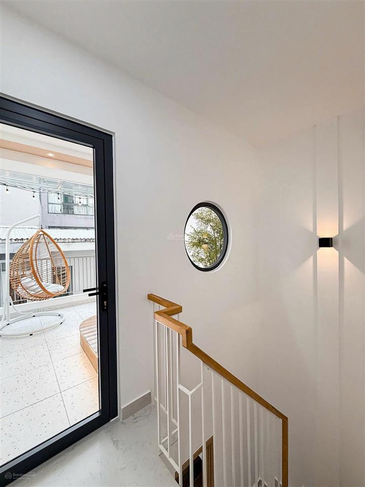 Cần bán nhà khu ẩm thực đường phan xích long  q. phú nhuận  3 tầng  3 phòng ngủ  giá 5.68 tỷ