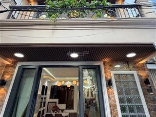 Cần bán nhà hẻm xe hơi đỗ cửa  huỳnh văn bánh,q.phú nhuận 28m2  3tầng btct3pn  3wc  giá 6.3tỷ