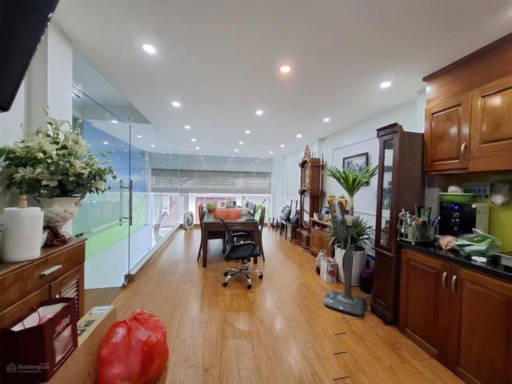 Bán gấp dịch vụ văn phú, 5 tầng hoàn thiện đẹp giá hơn 17,4 tỷ ở sướng, tiện ích đủ cả, vỉa hè, mát