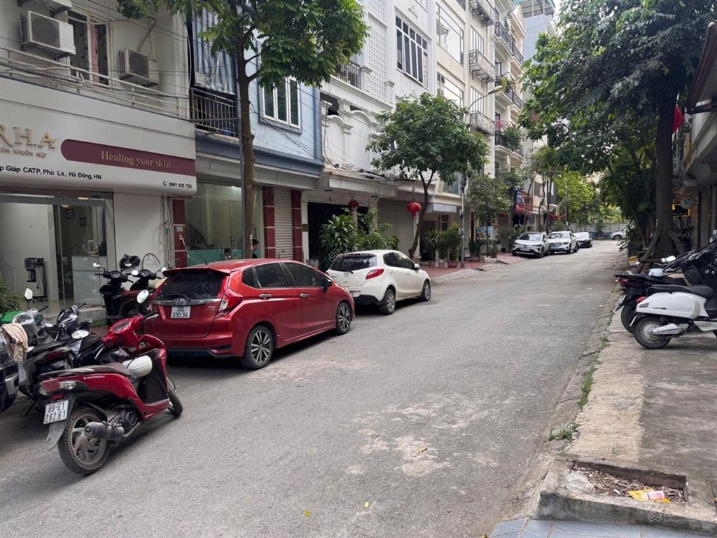 Bán gấp dịch vụ văn phú, 5 tầng hoàn thiện đẹp giá hơn 17,4 tỷ ở sướng, tiện ích đủ cả, vỉa hè, mát