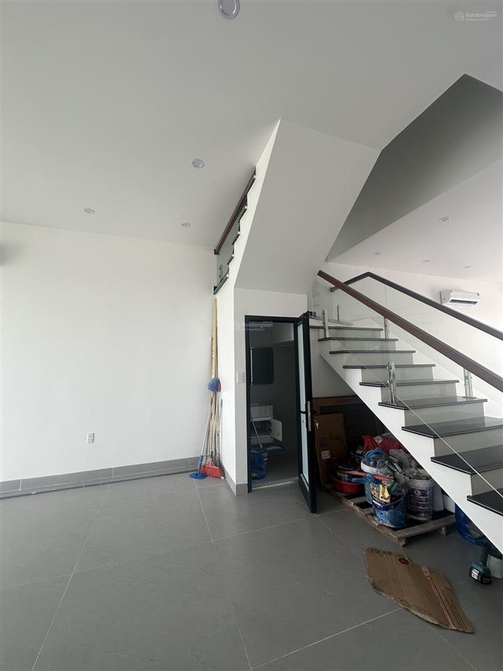 Cho thuê shophouse 90m2 đường tla giá 18 triệu tại vinhomes royal island, thủy nguyên, hải phòng