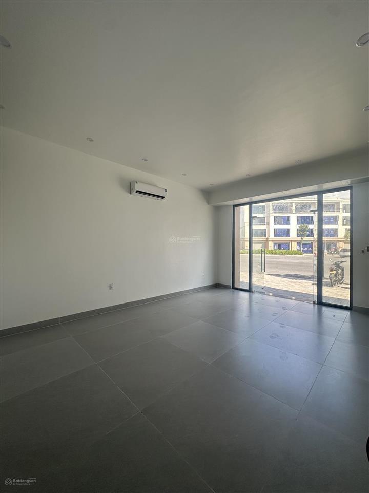 Cho thuê shophouse 90m2 đường tla giá 18 triệu tại vinhomes royal island, thủy nguyên, hải phòng