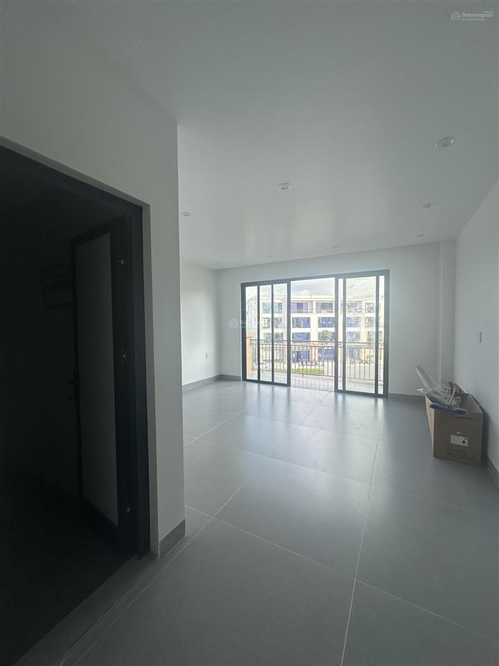 Cho thuê shophouse 90m2 đường tla giá 18 triệu tại vinhomes royal island, thủy nguyên, hải phòng