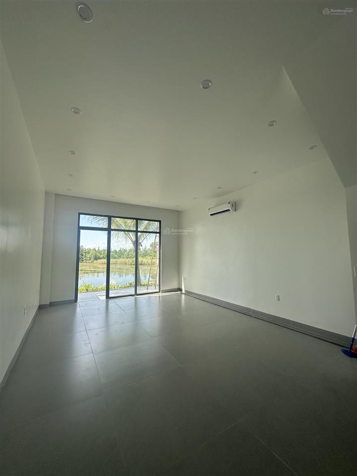 Cho thuê shophouse 90m2 đường tla giá 18 triệu tại vinhomes royal island, thủy nguyên, hải phòng