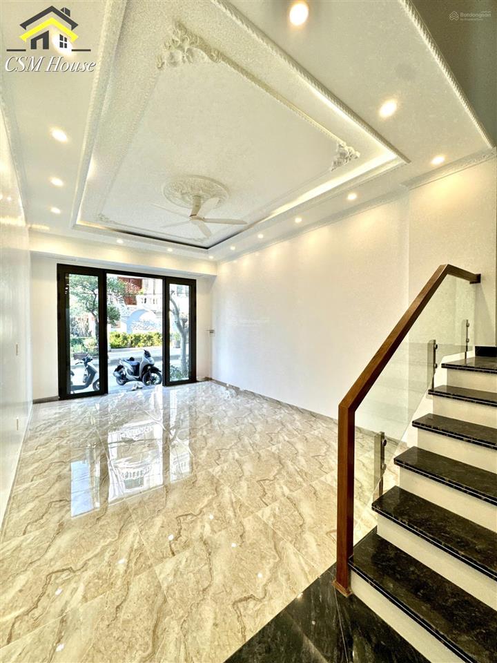 Độc lập  đường 12m  4 tầng  thang máy