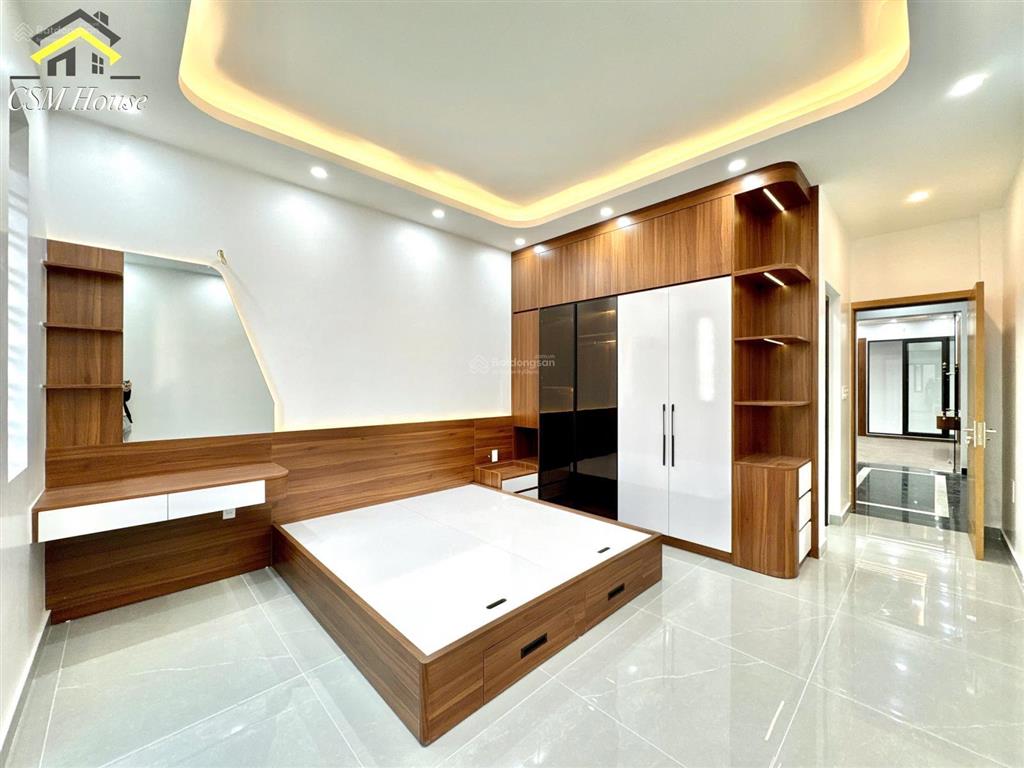 Độc lập  đường 12m  4 tầng  thang máy