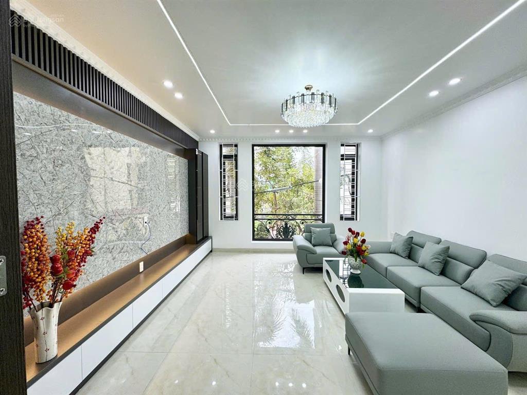 Độc lập  5 tầng  thang máy  lạch tray 7590