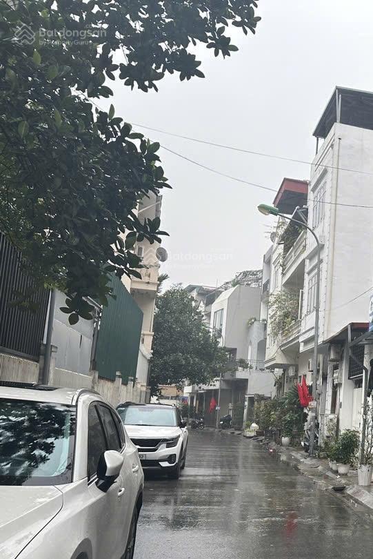 Nhà 30 m x 5 tầng. lô góc 2 mặt tiền. hai ô tô tránh nhau
