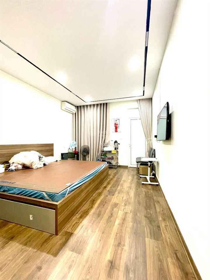 Chính chủ gửi bán nhà phố khương hạ thanh xuân nhà đẹp viu hồ 15m ô tô tránh 38m*5t*3,8mt 10,9 tỷ